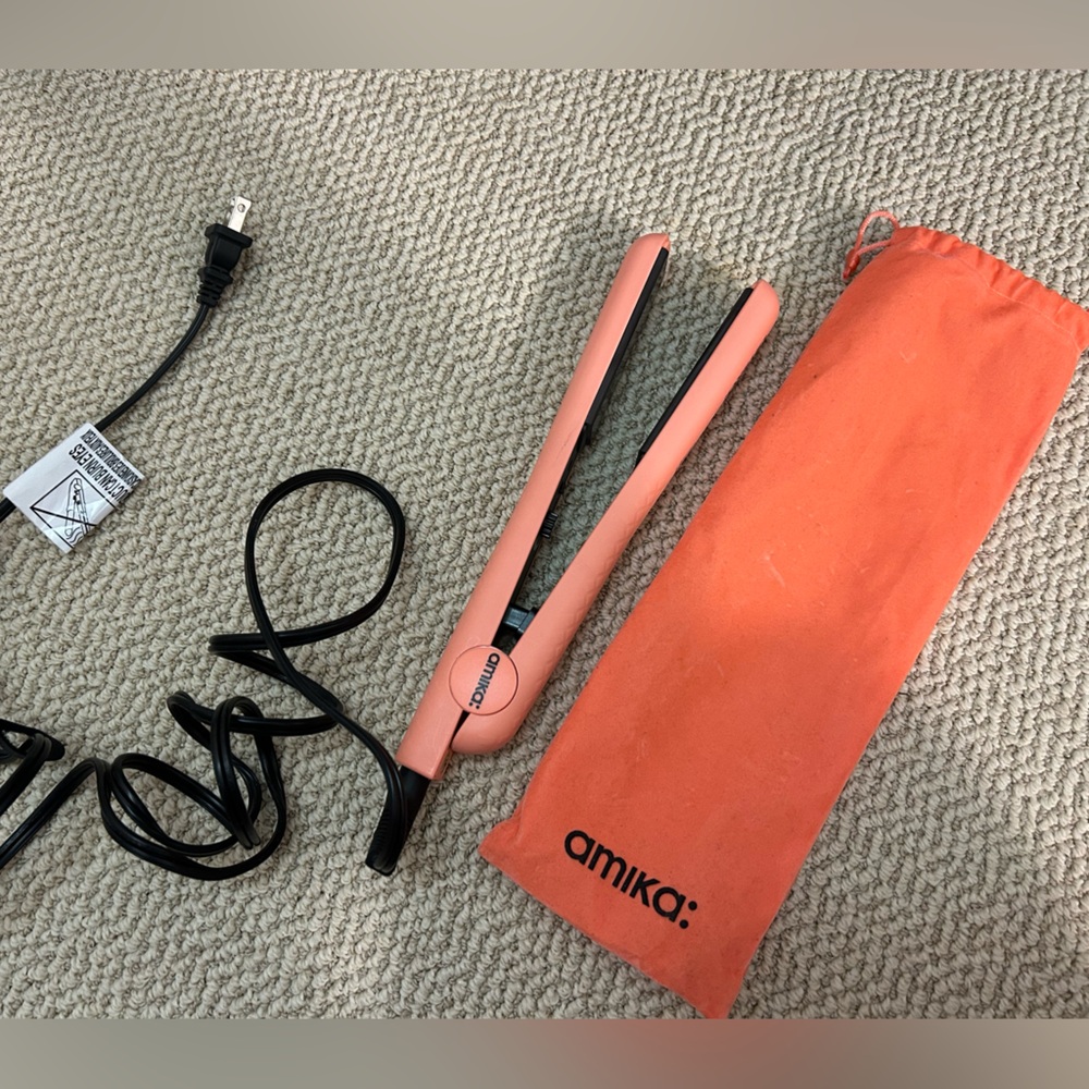 HAIR | Women’s Amika Flat Iron Hair Straightener with case